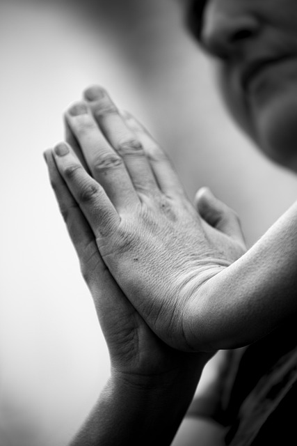 "La confiance ne vient pas des garanties, mais de la foi en ta capacité à traverser. C’est un ancrage intérieur, une paix qui dit : “quoi qu’il arrive, je saurai y faire face.”"