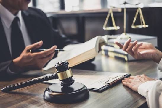 Адвокати в Україні: як юридичний представник може допомогти українцям